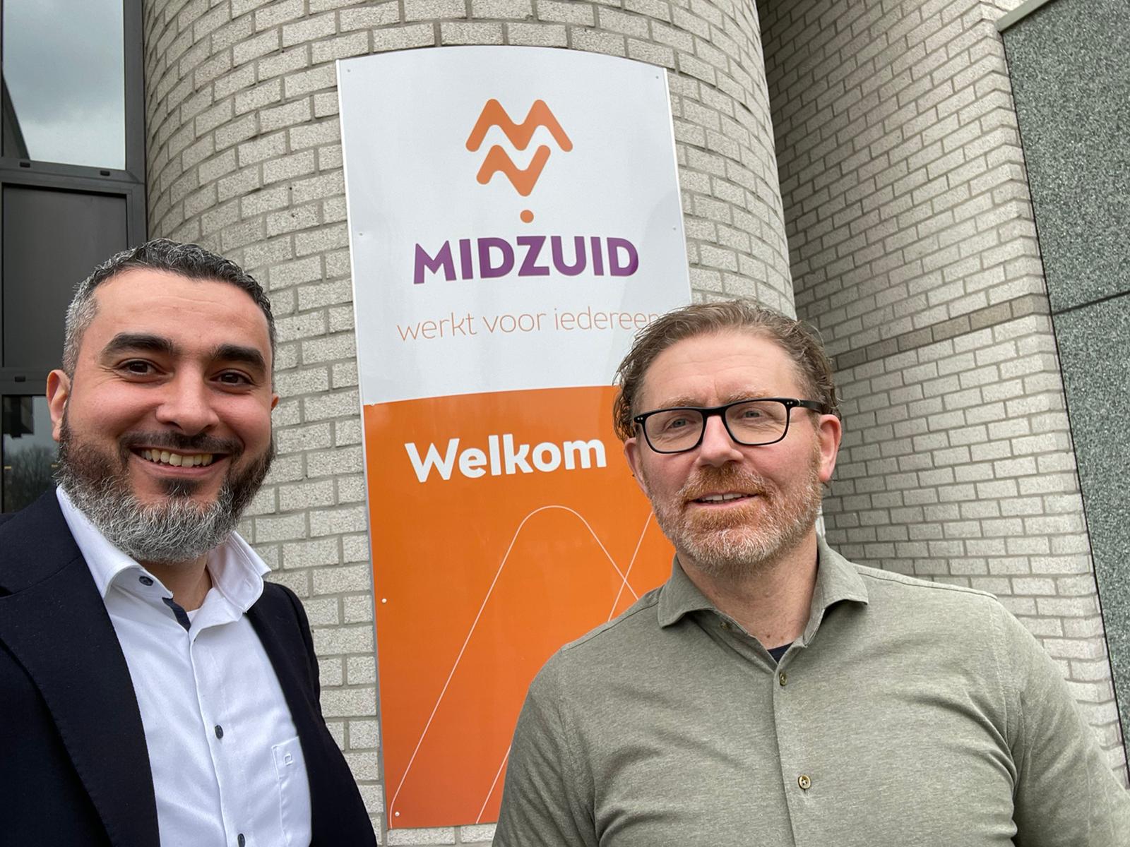 Voorzitter van Cedris: Mohamed el Mokaddem samen met algemeen directeur Jos Rooijmans voor de ingang van MidZuid